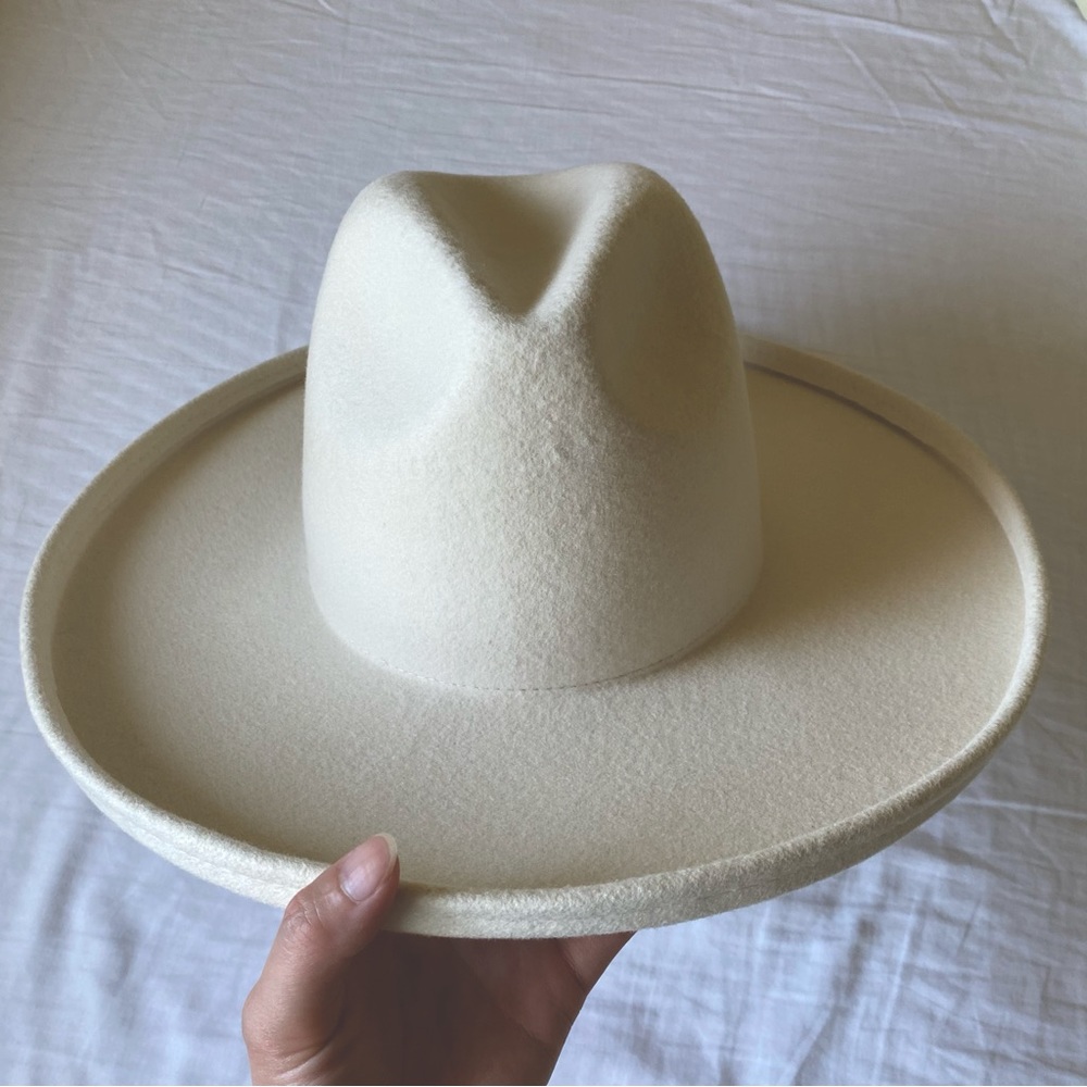 Gigi pip maude pencil brim hat
Off-white
Size 55 xs
